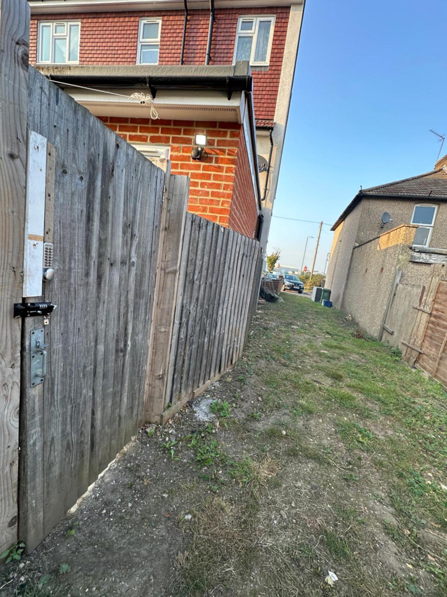Luxury Ensuite Studio In Crayford Dartford Bexley London With Full Kitchen And Side Garden Alleyway Entrance Erith 外观 照片