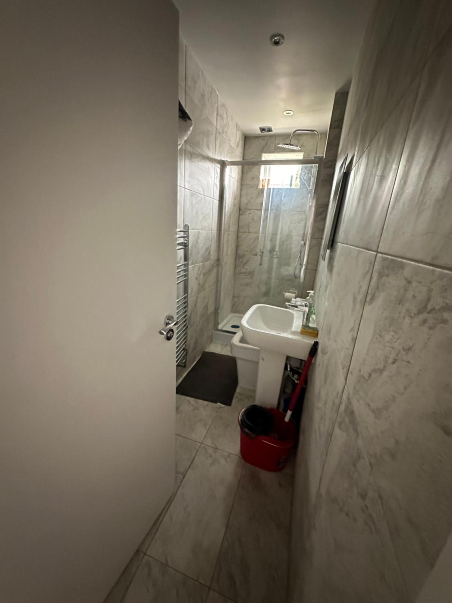 Luxury Ensuite Studio In Crayford Dartford Bexley London With Full Kitchen And Side Garden Alleyway Entrance Erith 外观 照片