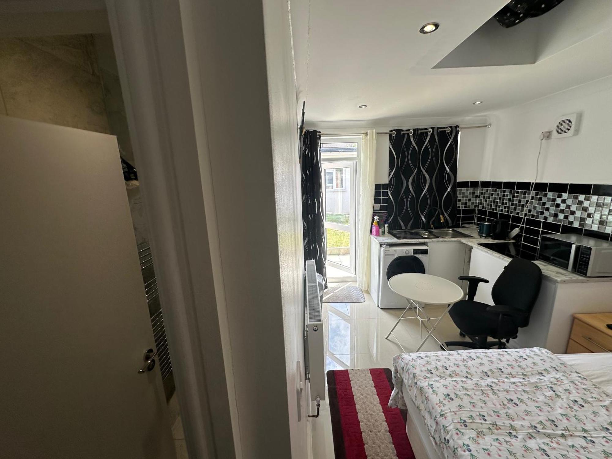 Luxury Ensuite Studio In Crayford Dartford Bexley London With Full Kitchen And Side Garden Alleyway Entrance Erith 外观 照片