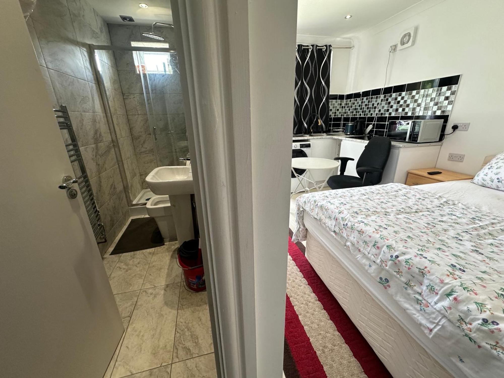 Luxury Ensuite Studio In Crayford Dartford Bexley London With Full Kitchen And Side Garden Alleyway Entrance Erith 外观 照片