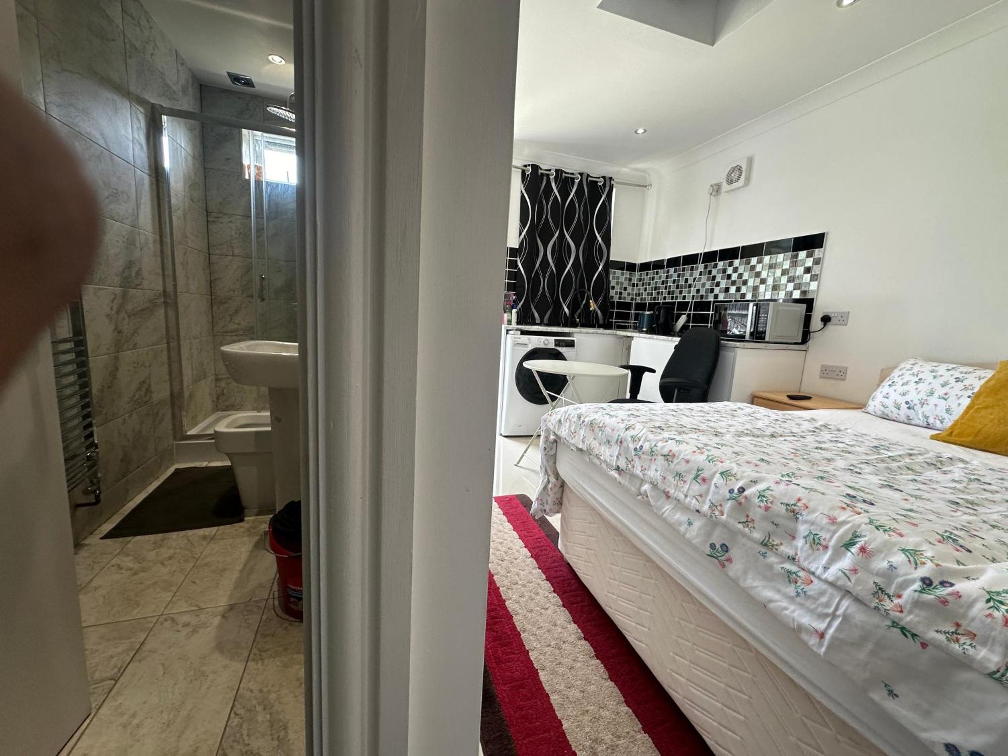 Luxury Ensuite Studio In Crayford Dartford Bexley London With Full Kitchen And Side Garden Alleyway Entrance Erith 外观 照片