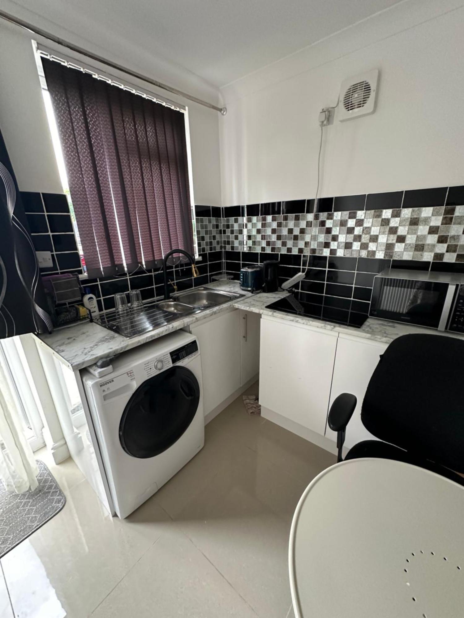 Luxury Ensuite Studio In Crayford Dartford Bexley London With Full Kitchen And Side Garden Alleyway Entrance Erith 外观 照片