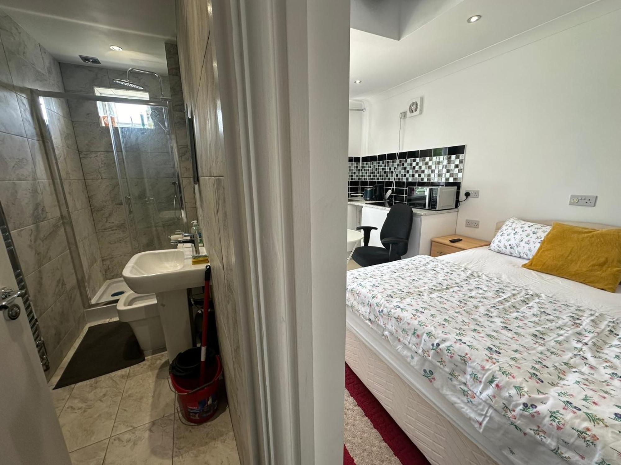 Luxury Ensuite Studio In Crayford Dartford Bexley London With Full Kitchen And Side Garden Alleyway Entrance Erith 外观 照片