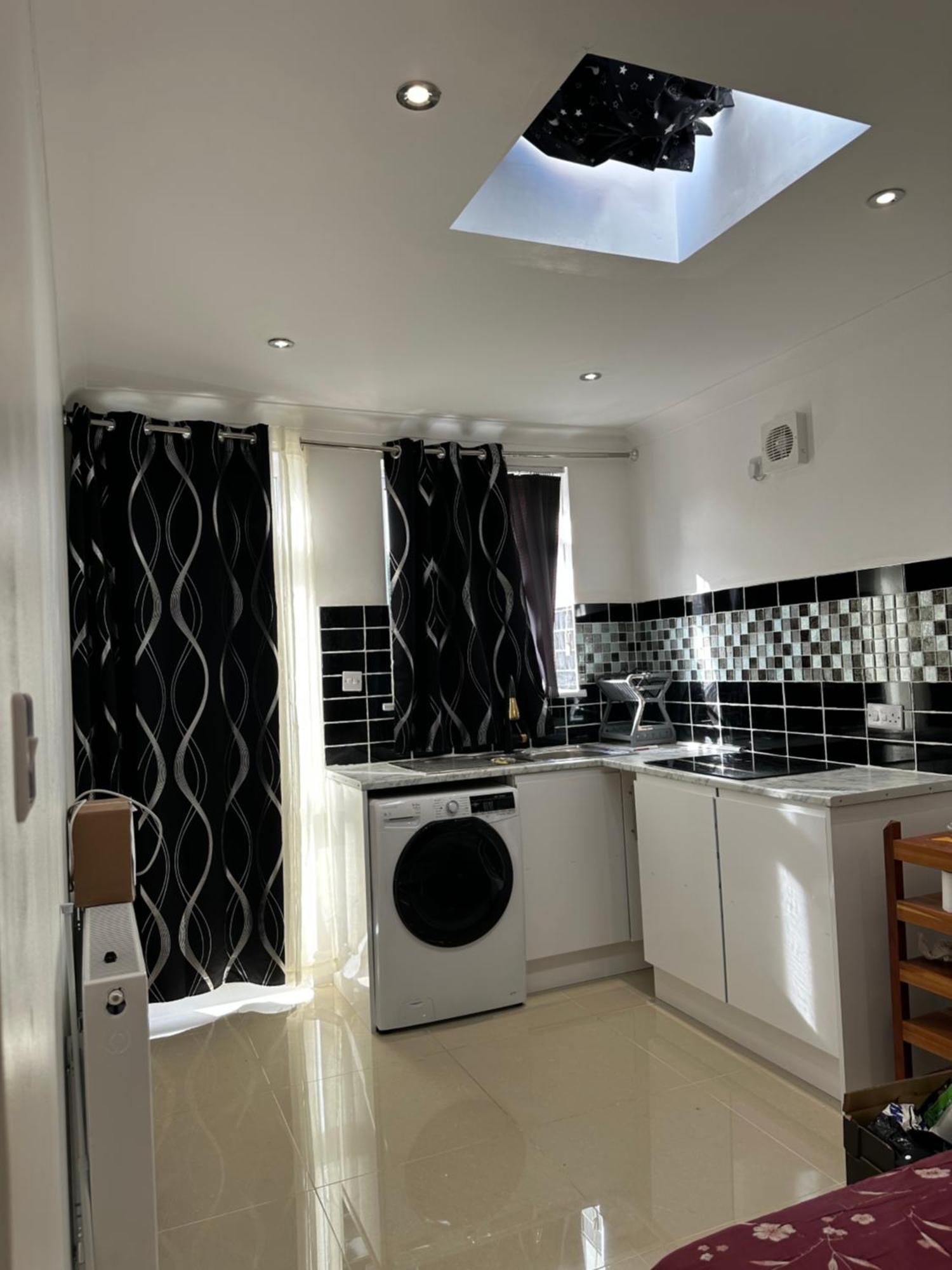 Luxury Ensuite Studio In Crayford Dartford Bexley London With Full Kitchen And Side Garden Alleyway Entrance Erith 外观 照片