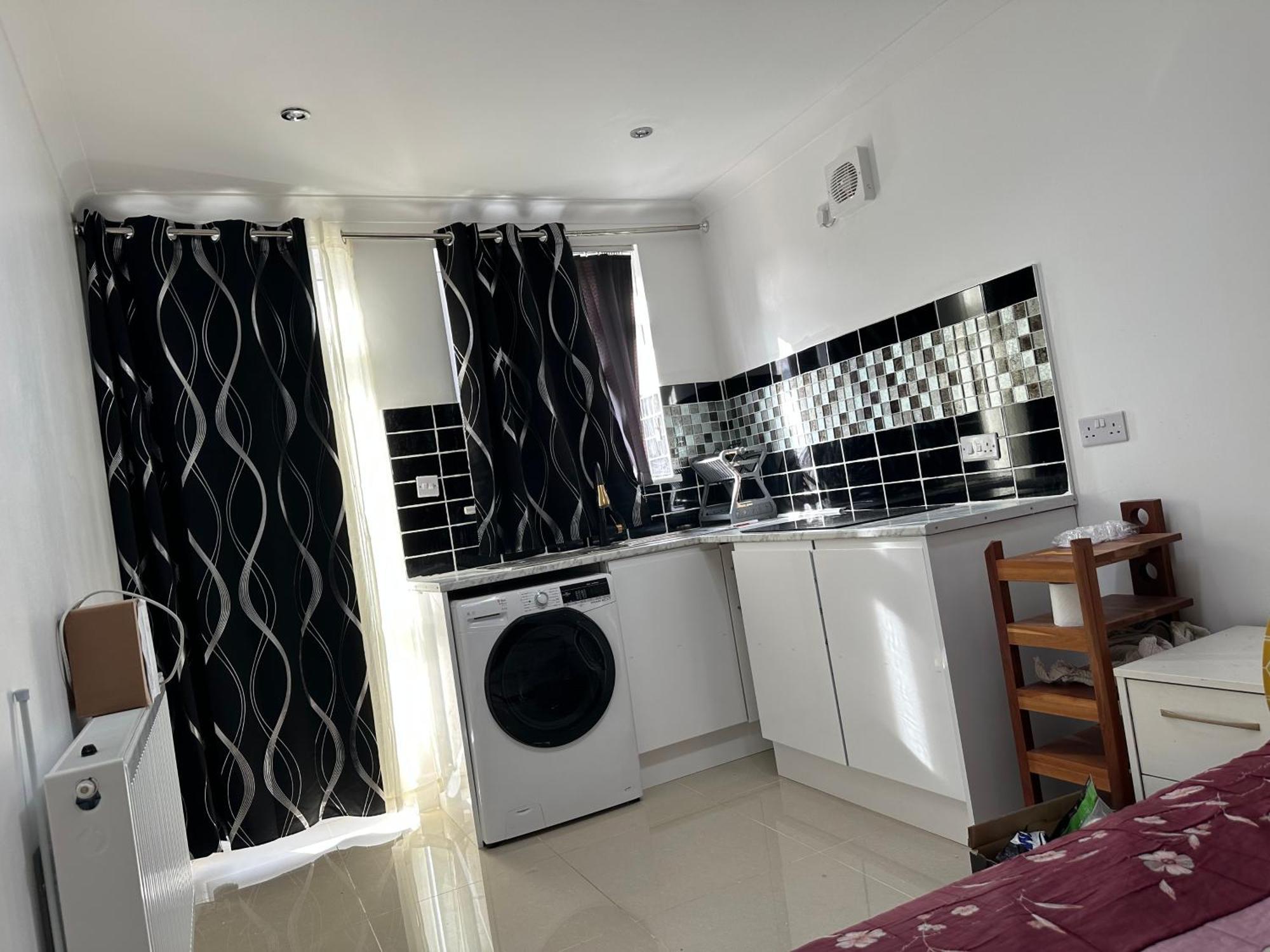 Luxury Ensuite Studio In Crayford Dartford Bexley London With Full Kitchen And Side Garden Alleyway Entrance Erith 外观 照片