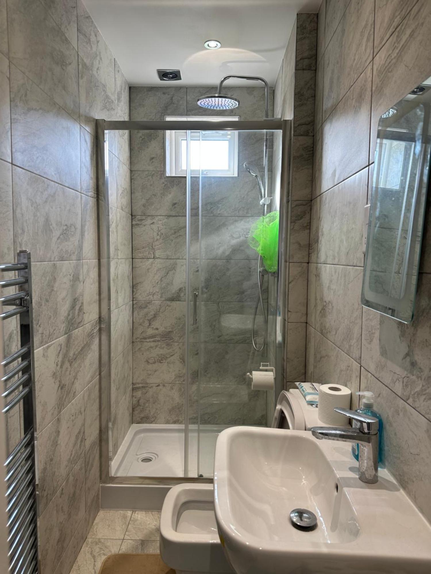 Luxury Ensuite Studio In Crayford Dartford Bexley London With Full Kitchen And Side Garden Alleyway Entrance Erith 外观 照片